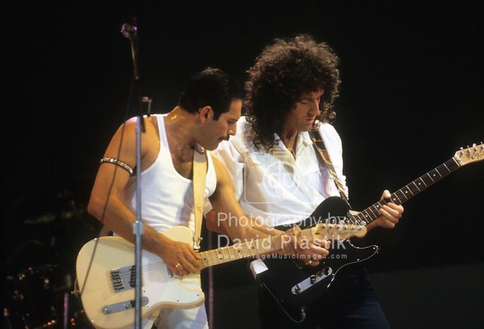 Queen-Freddie-Mercury-Brian-May-Live-Aid-David-Plastik-Vintage-Music-Images-Copyright